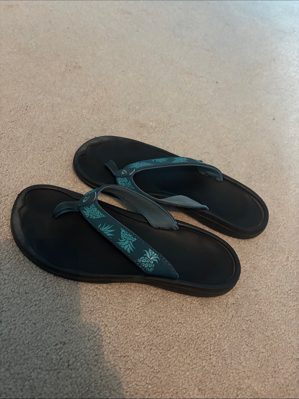 Olukai Women’s Teal Pineapple Print Flip Flops